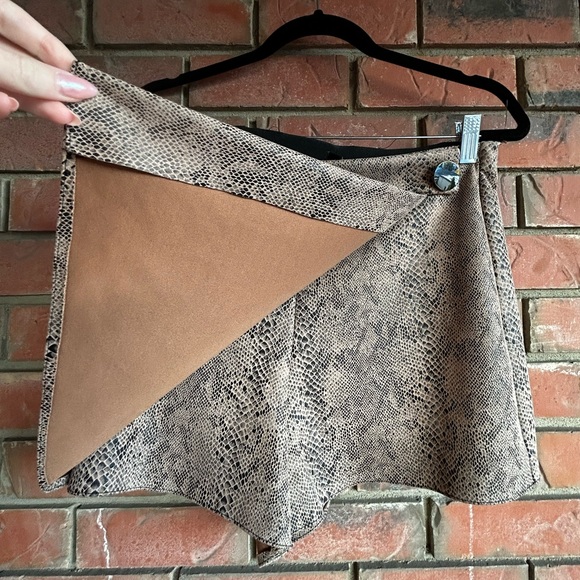 Snakeskin Skort - Picture 4 of 5